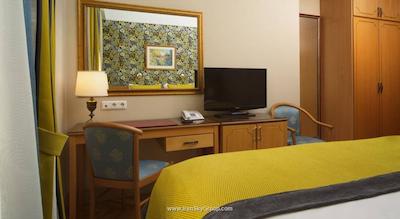 هلوتیا دلوکس هتل