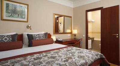 هلوتیا دلوکس هتل