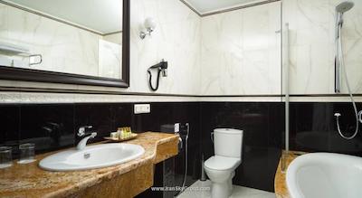 هلوتیا دلوکس هتل