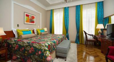 هلوتیا دلوکس هتل