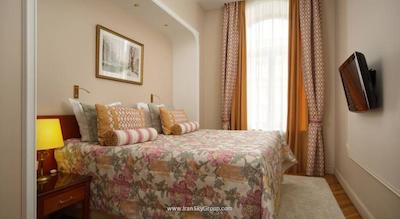 هلوتیا دلوکس هتل