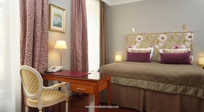 هلوتیا دلوکس هتل