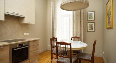 هلوتیا دلوکس هتل