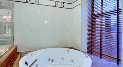 هلوتیا دلوکس هتل