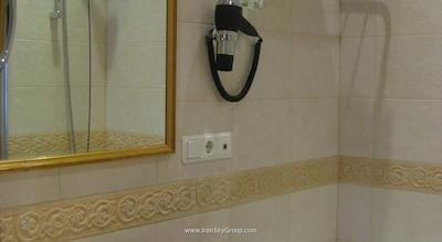 هلوتیا دلوکس هتل