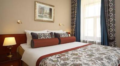 هلوتیا دلوکس هتل