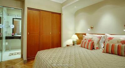 هلوتیا دلوکس هتل