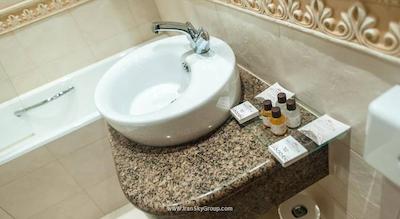 هلوتیا دلوکس هتل