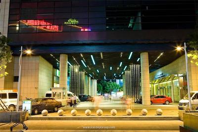 هالیدی این شانگهای سانگجیانگ