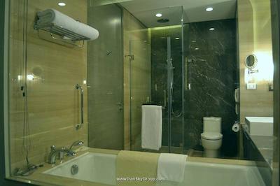 هالیدی این شانگهای سانگجیانگ