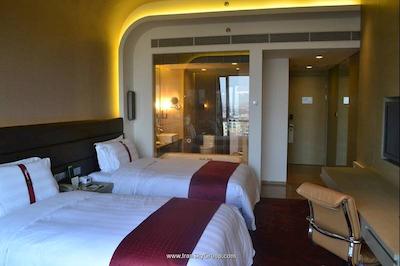 هالیدی این شانگهای سانگجیانگ