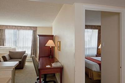 هتل فوبورگ مونترال