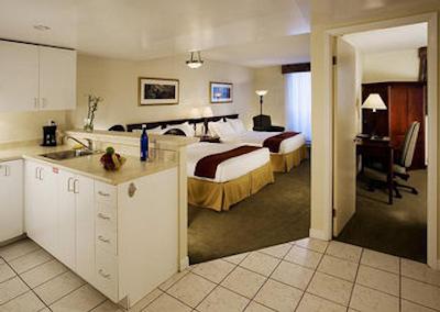 هتل فوبورگ مونترال