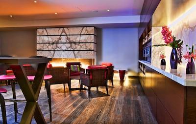 دابل تری بای هیلتون مونترال