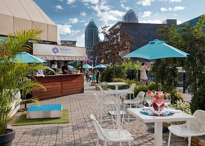 دابل تری بای هیلتون مونترال