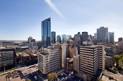 دابل تری بای هیلتون مونترال