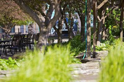 دابل تری بای هیلتون مونترال