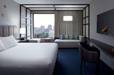 دابل تری بای هیلتون مونترال