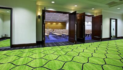 دابل تری بای هیلتون مونترال