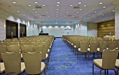 دابل تری بای هیلتون مونترال