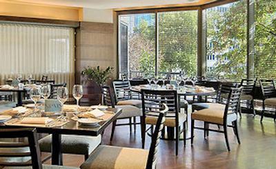 دابل تری بای هیلتون مونترال