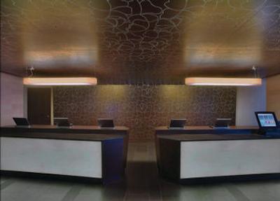 دابل تری بای هیلتون مونترال