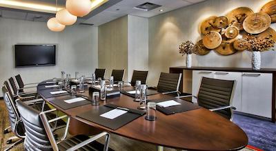 دابل تری بای هیلتون مونترال