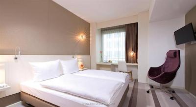 لئوناردو هتل برلین میتته