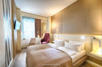 لئوناردو هتل برلین میتته