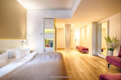 لئوناردو هتل برلین میتته