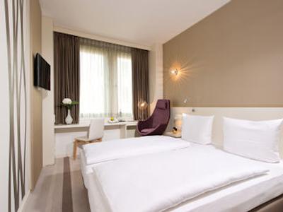 لئوناردو هتل برلین میتته