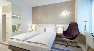 لئوناردو هتل برلین میتته