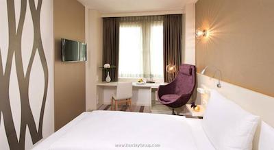 لئوناردو هتل برلین میتته