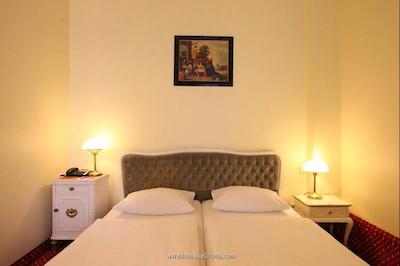 ازیموت هتل برلین کورفورستندام