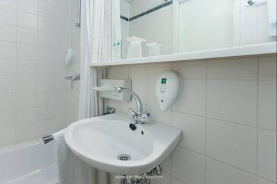 ازیموت هتل برلین کورفورستندام