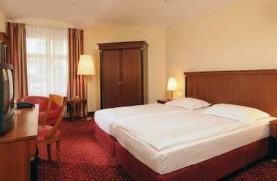 ازیموت هتل برلین کورفورستندام