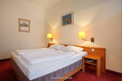 ازیموت هتل برلین کورفورستندام