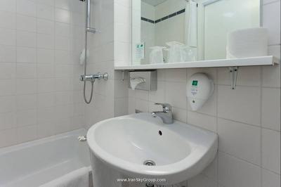 ازیموت هتل برلین کورفورستندام