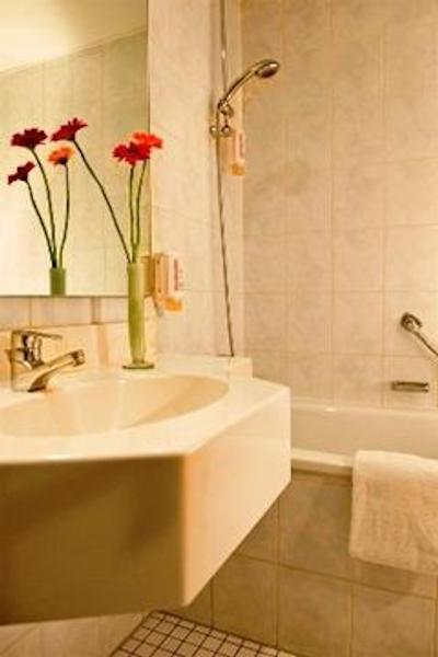 ازیموت هتل برلین کورفورستندام