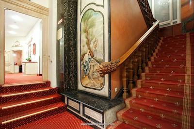 ازیموت هتل برلین کورفورستندام