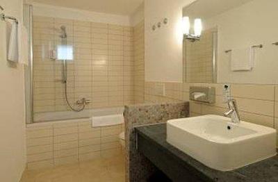 ازیموت هتل برلین کورفورستندام