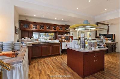 ازیموت هتل برلین کورفورستندام