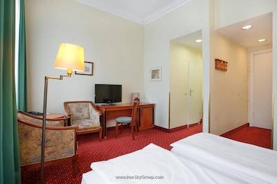 ازیموت هتل برلین کورفورستندام