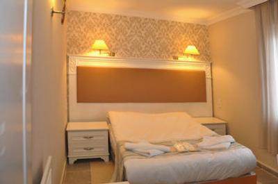 مون شاین هتل اند سوئیتز