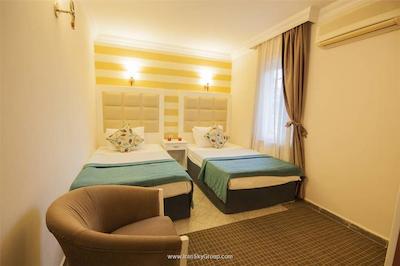 مون شاین هتل اند سوئیتز