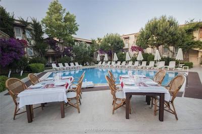 مون شاین هتل اند سوئیتز