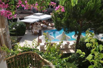 مون شاین هتل اند سوئیتز