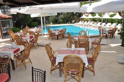 مون شاین هتل اند سوئیتز