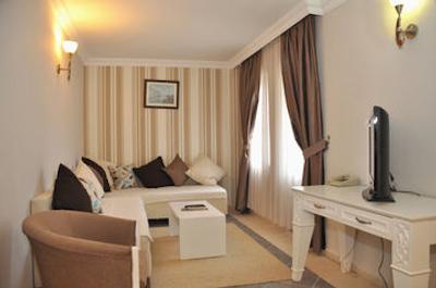 مون شاین هتل اند سوئیتز