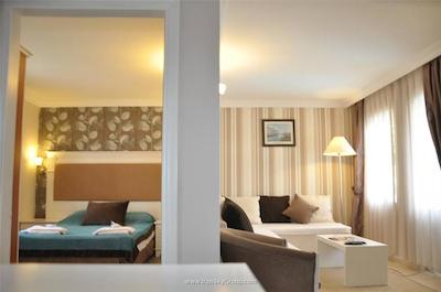 مون شاین هتل اند سوئیتز